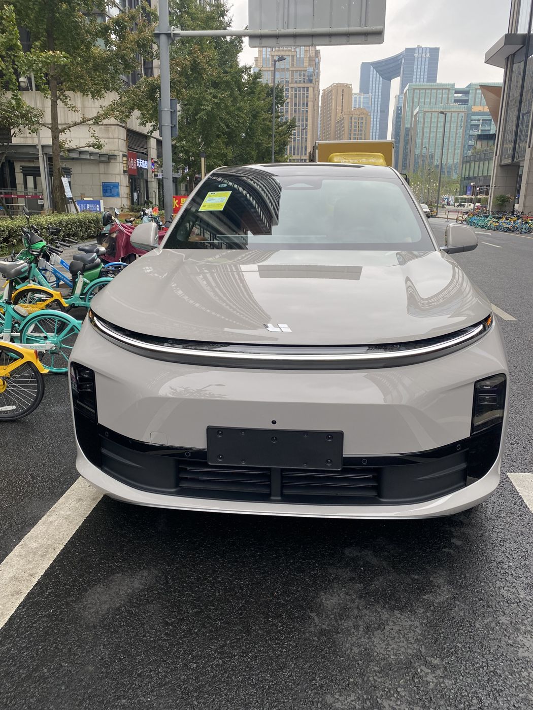 j9国际真人第一品牌 MEGA 高压纯电 MPV